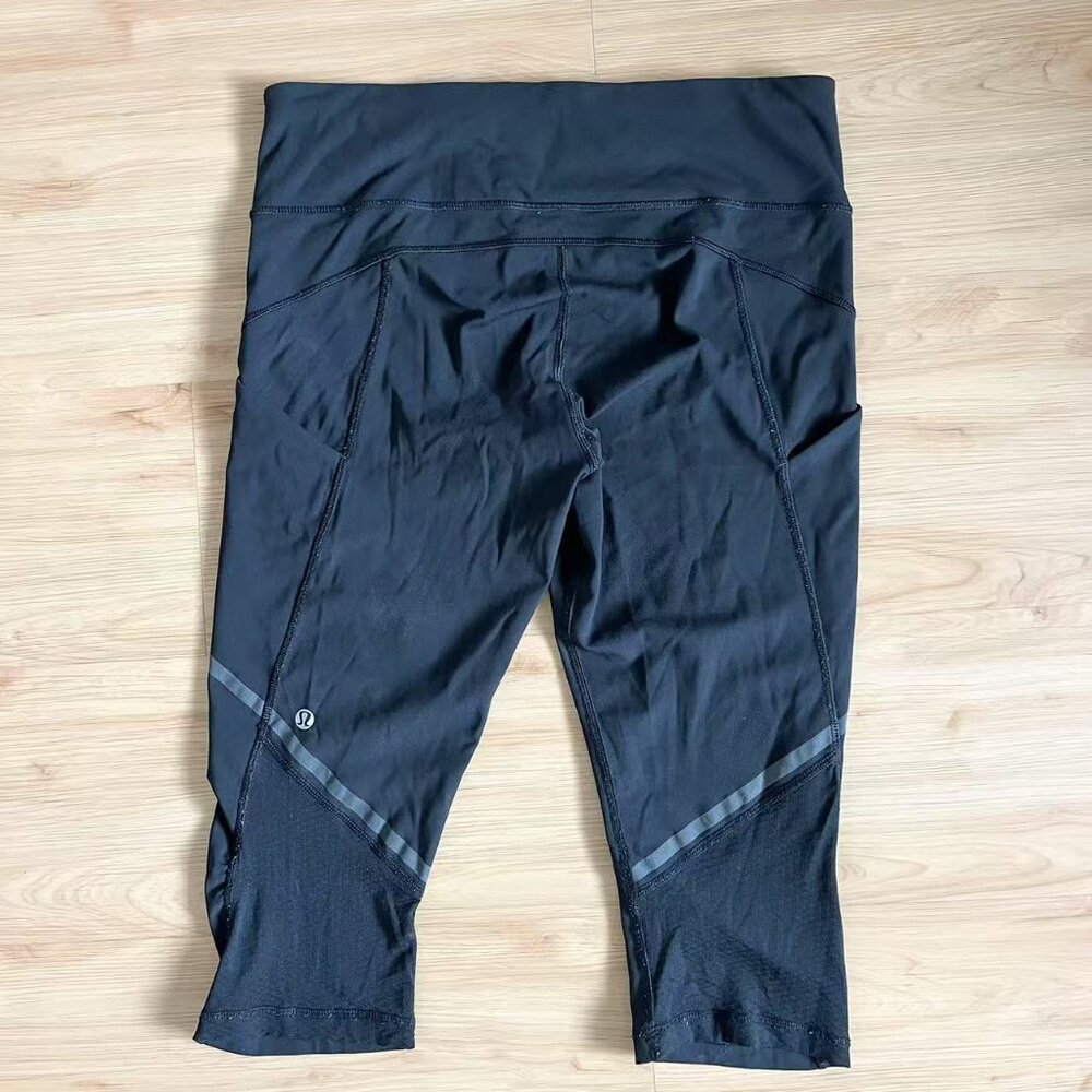 Lululemon size 8 black Womens Black Cropped leggings